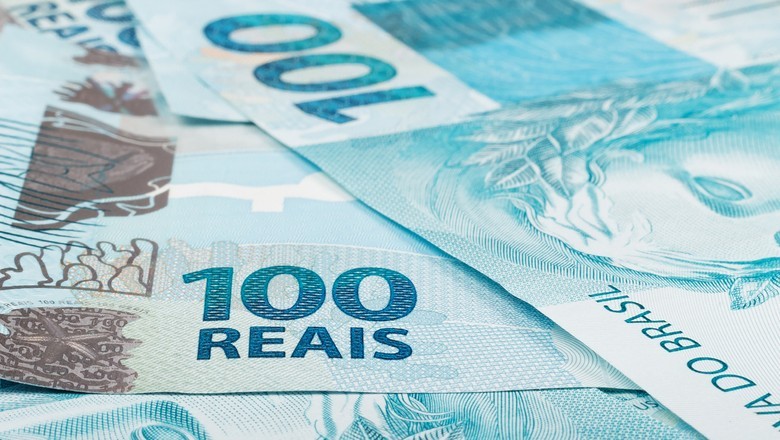 Nova medida flexibiliza regra para renegociação de dívidas; ouça o comentário - QTU Questões do Universo