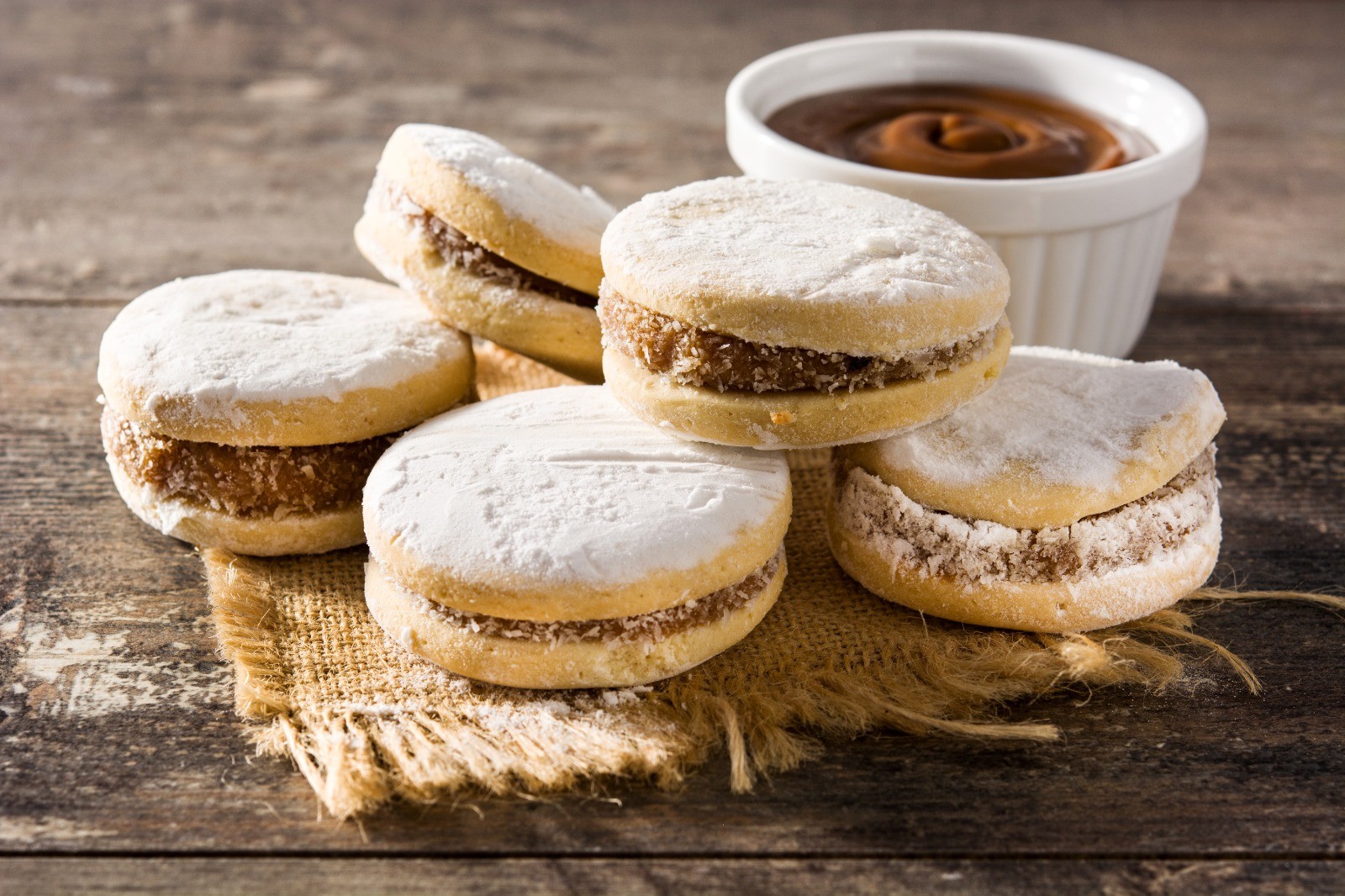 Doce especial para o lanche: aprenda a fazer alfajor de biscoito de leite maltado - QTU Questões do Universo