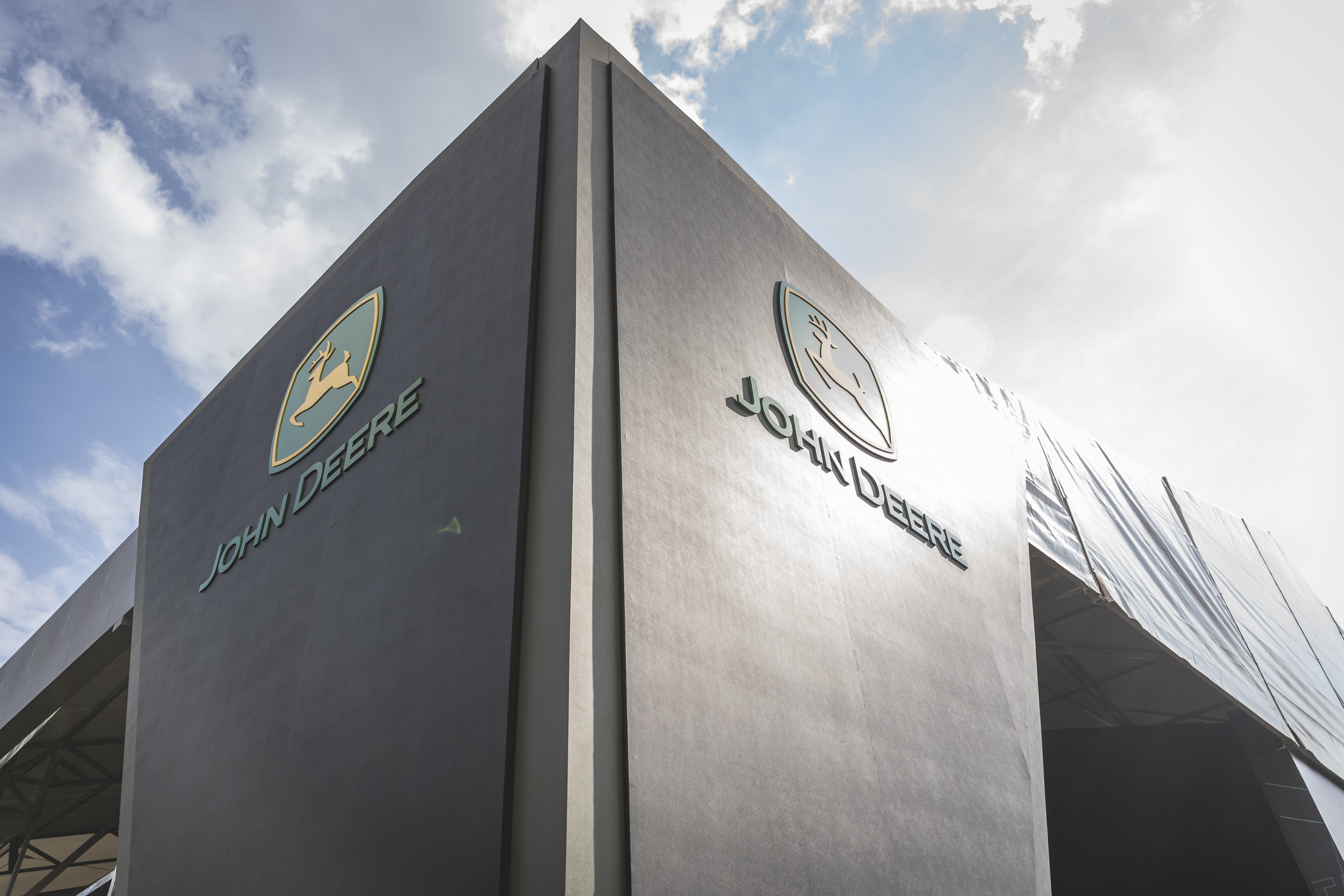John Deere vai fabricar componentes eletrônicos de máquinas agrícolas no Brasil
