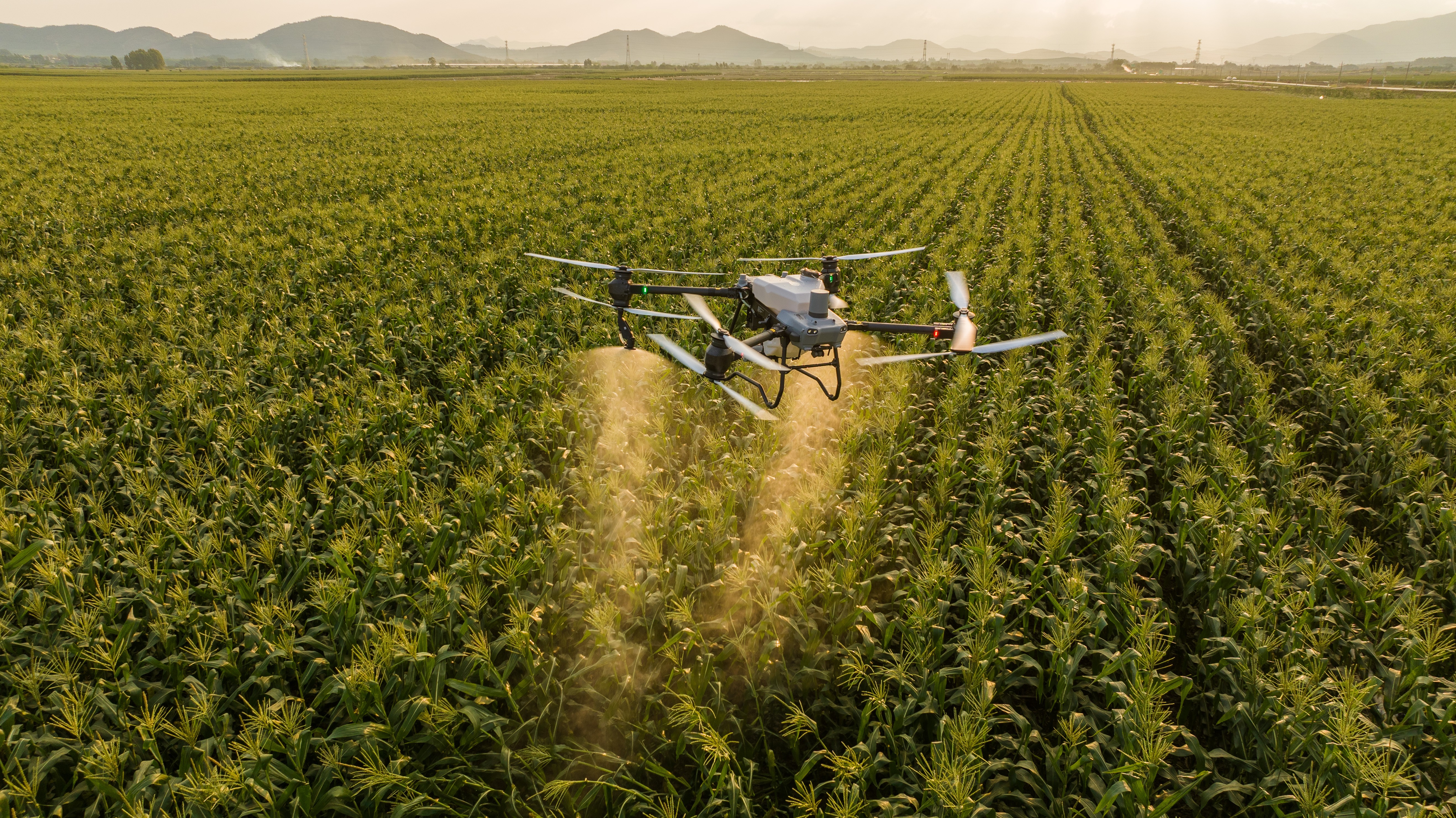 Empresas de máquinas apostam em drones para pulverização