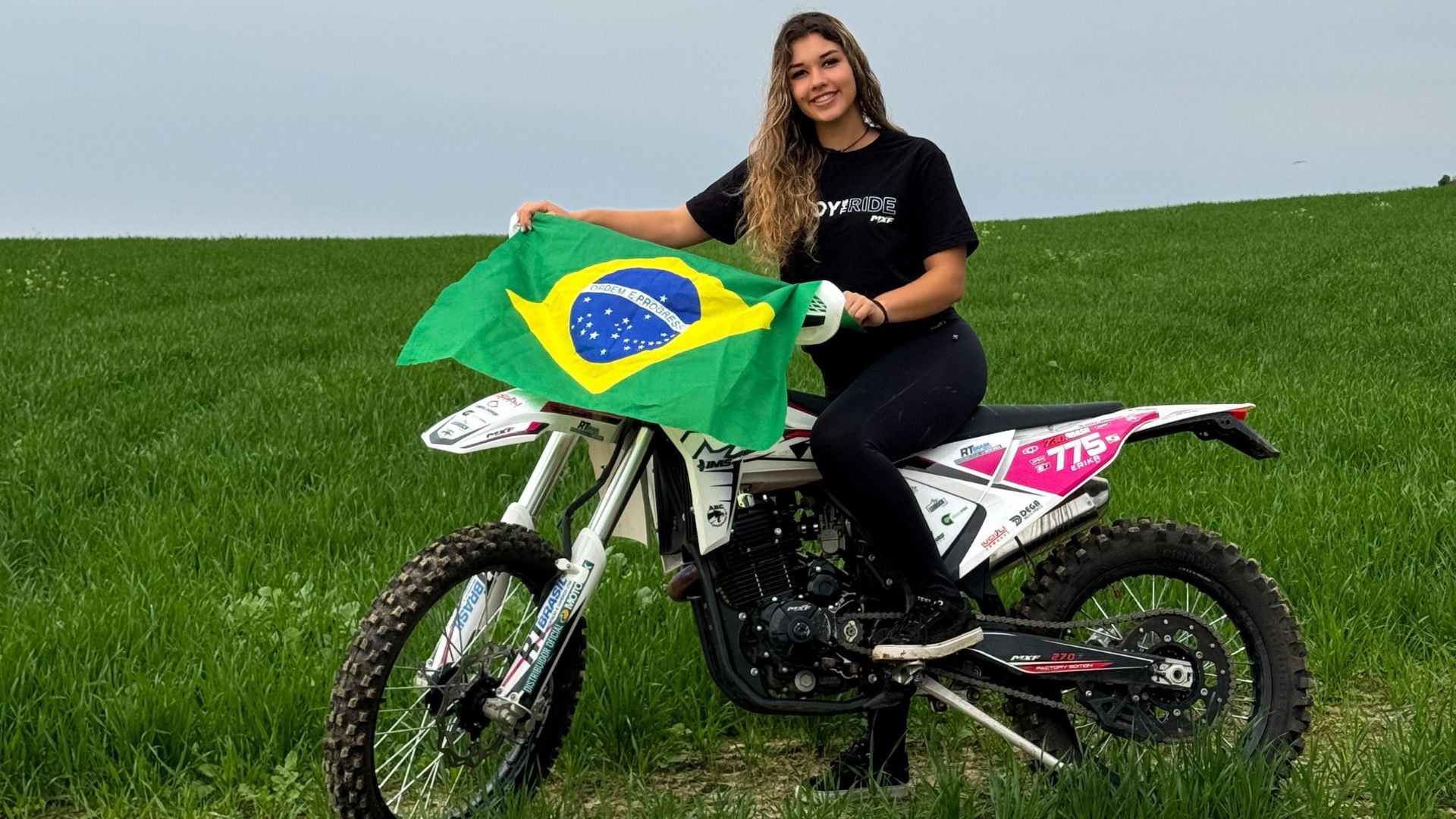 Conheça a agricultora que divide trabalho na lavoura com o motociclismo