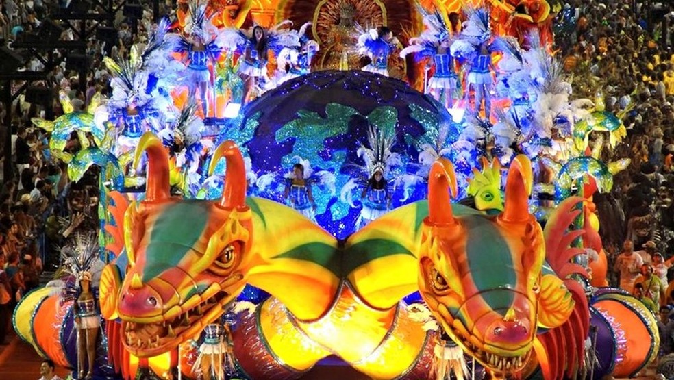 Conquista do terceiro título de campeã da Unidos de Vila Isabel em 2013 com o enredo, “A Vila canta o Brasil, celeiro do mundo - ‘Água no feijão que chegou mais um’ — Foto: Wigder Frota