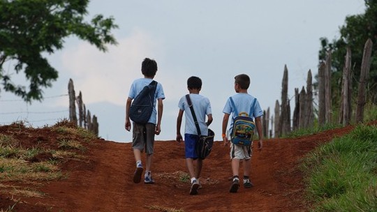 Comiss&atilde;o do Senado aprova novas regras para fechamento de escolas rurais