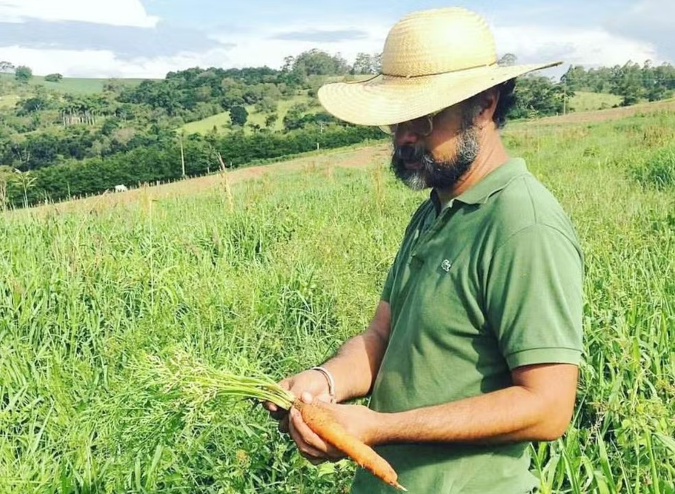Ex-publicitário francês David Ralitera trocou o mundo corporativo pelo cultivo de orgânicos — Foto: Divulgação