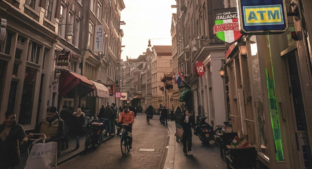 Por que Amsterdã proibiu anúncios de carne em espaços públicos