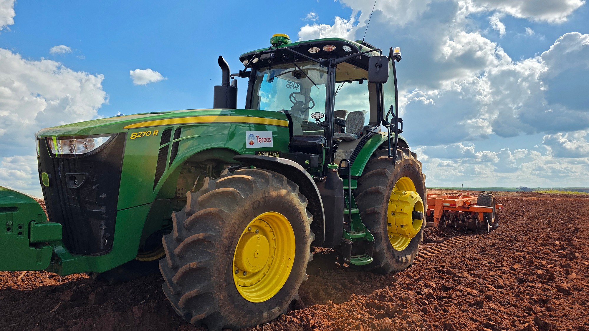 Atvos e Tereos testam tratores autônomos em lavouras