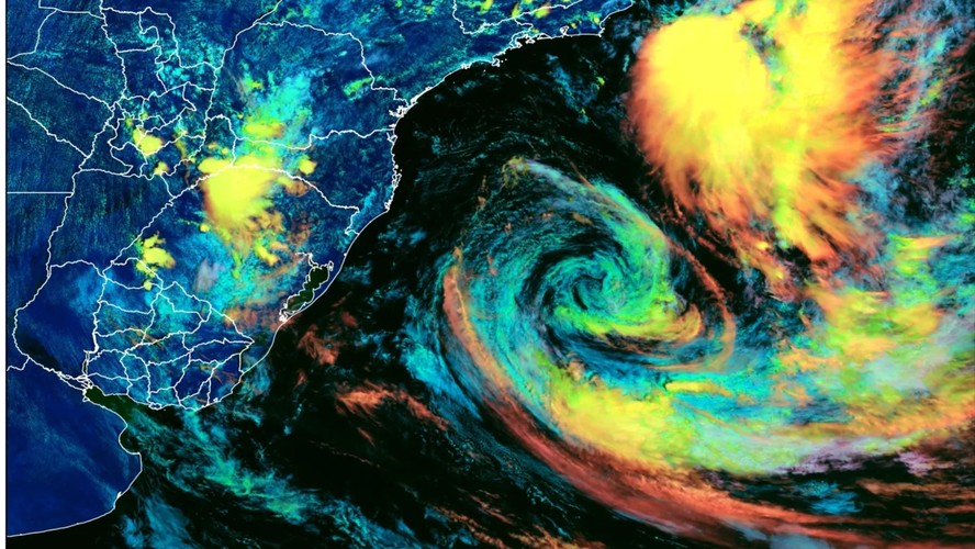 Imagens mostram ciclone Akará em atividade
