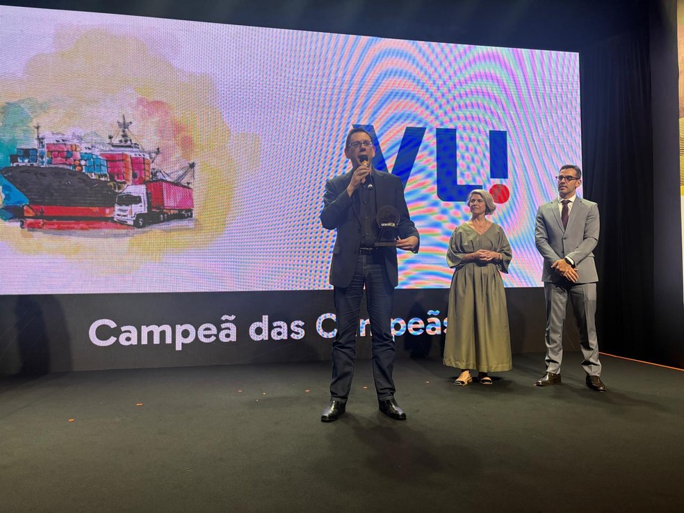 Fbio Marchiori, CEO da VLI, discursa ao receber o prêmio — Foto: Luiz Eduardo Minervino