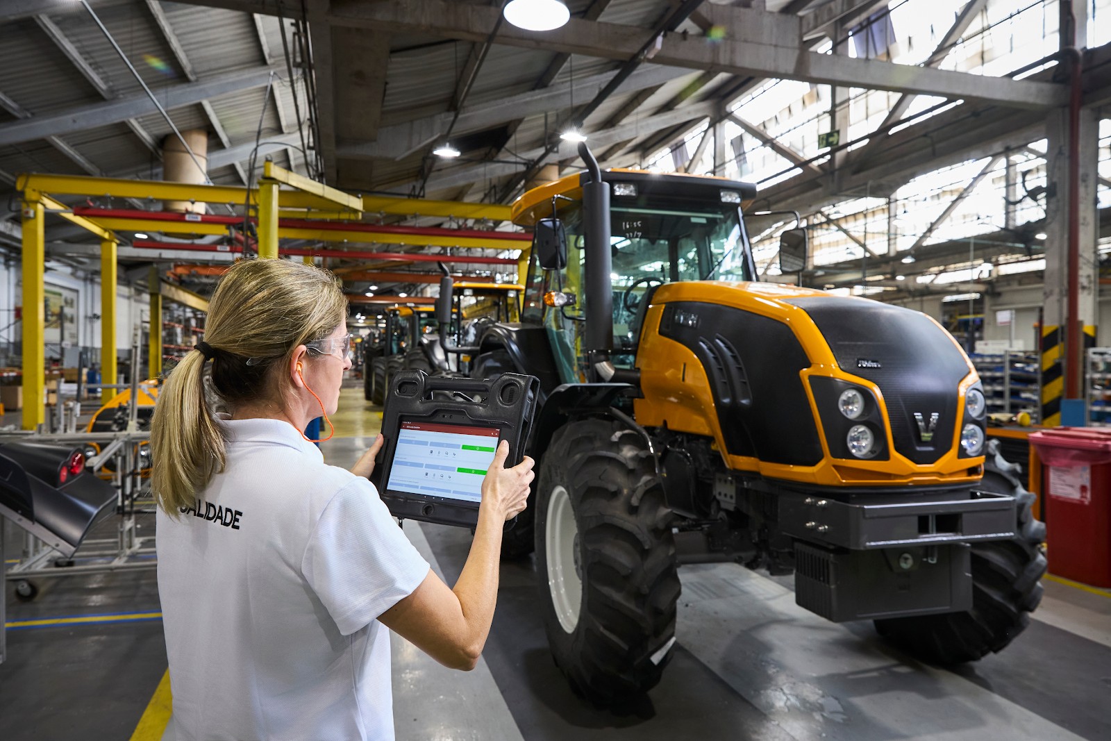 AGCO aplica inteligência artificial para produzir tratores 'sob medida' no Brasil