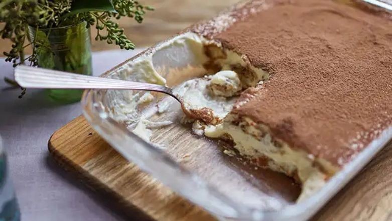 Tradicional na Itália: como fazer uma travessa de tiramisu
