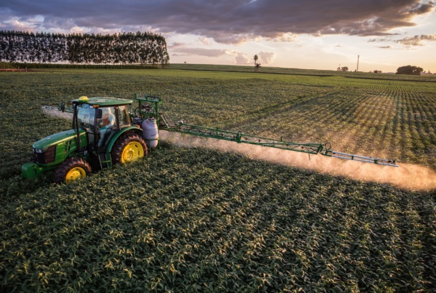 Ordem de Donald Trump torna acesso ao glifosato questão de segurança nacional