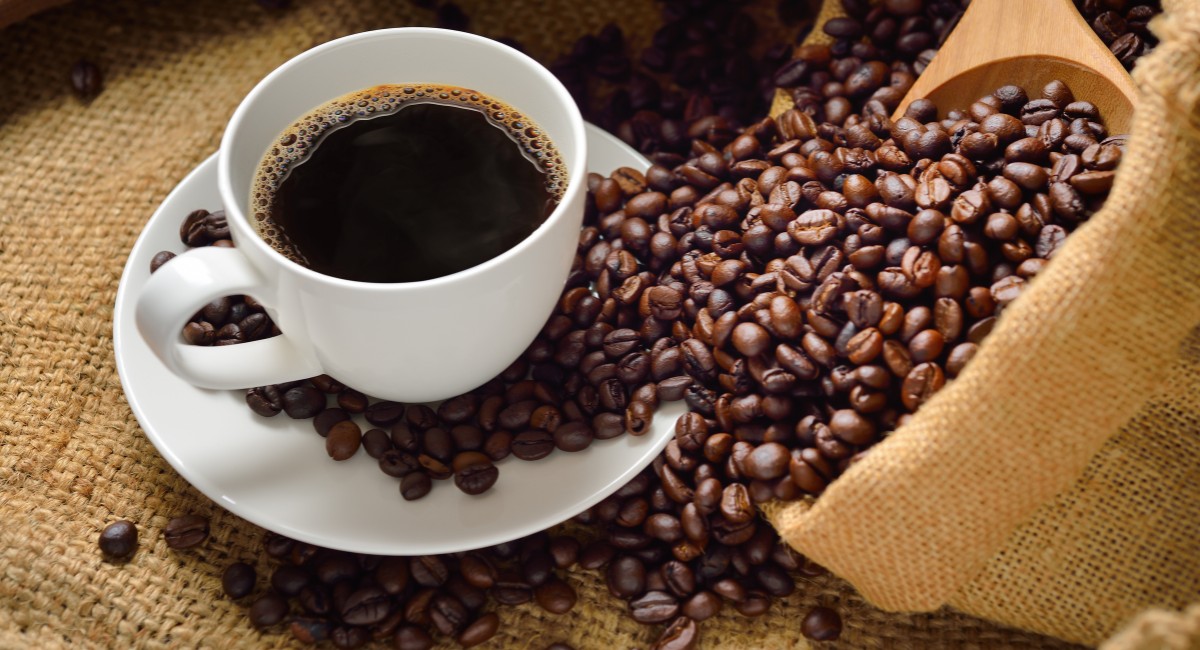 Alta de preços faz consumo de café no Brasil registrar maior queda da história
