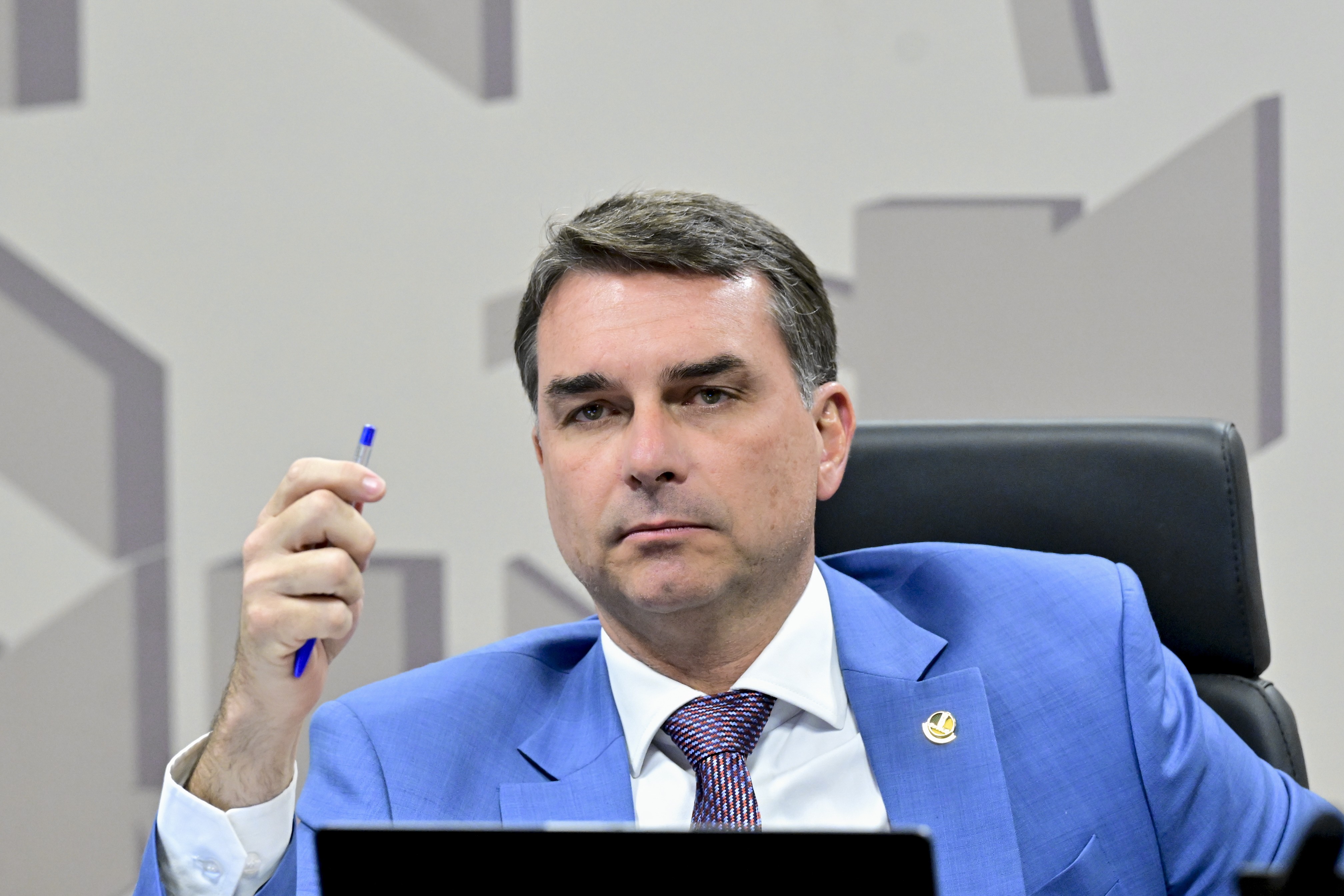 Entidades do setor do etanol criticam declaração de Flávio Bolsonaro sobre mistura de 32% na gasolina
