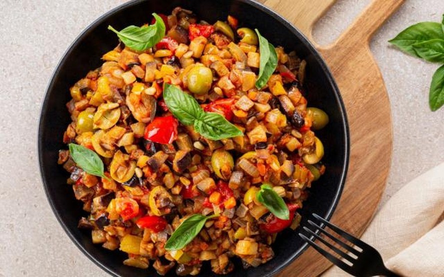 Delícia vegetariana: como fazer caponata de berinjela