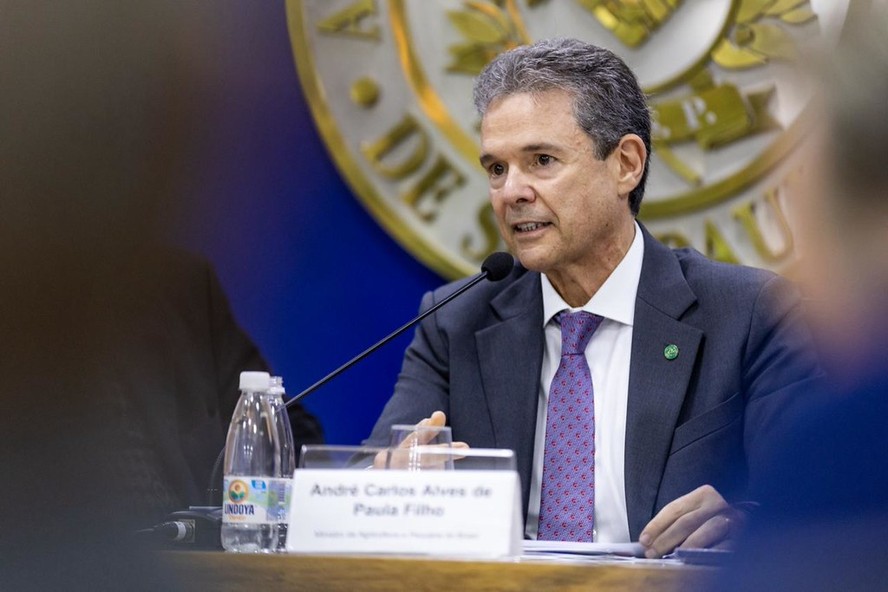 Ministro André de Paula disse que a Pasta ainda tenta convencer autoridade europeia a mudar o entendimento sobre garantias em relação à ausência de antimicrobianos