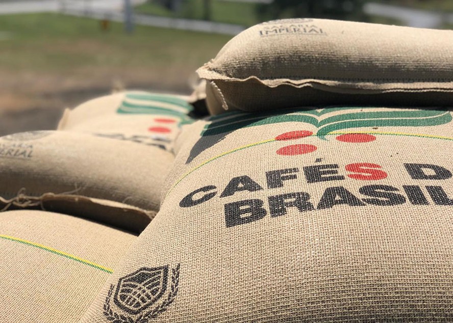 Considerando os oito primeiros meses da safra 2024/25, o Brasil exportou 33,45 milhões de sacas de café
