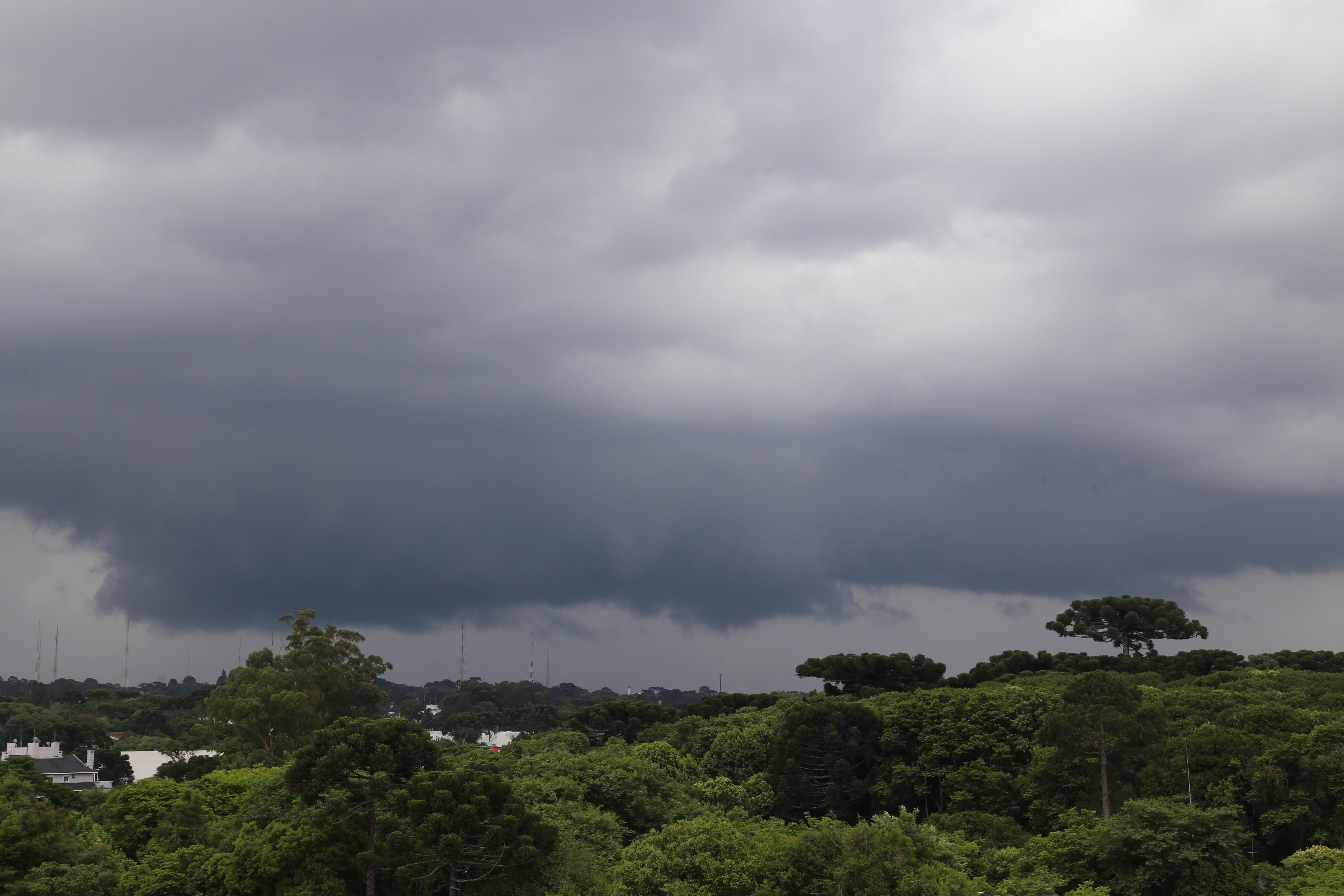 Frente fria chega e intensifica chuvas no Brasil; veja onde