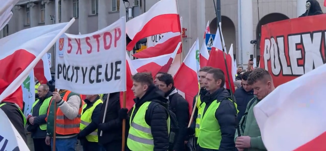 Agricultores da Polônia protestam contra políticas europeias que afetam o setor