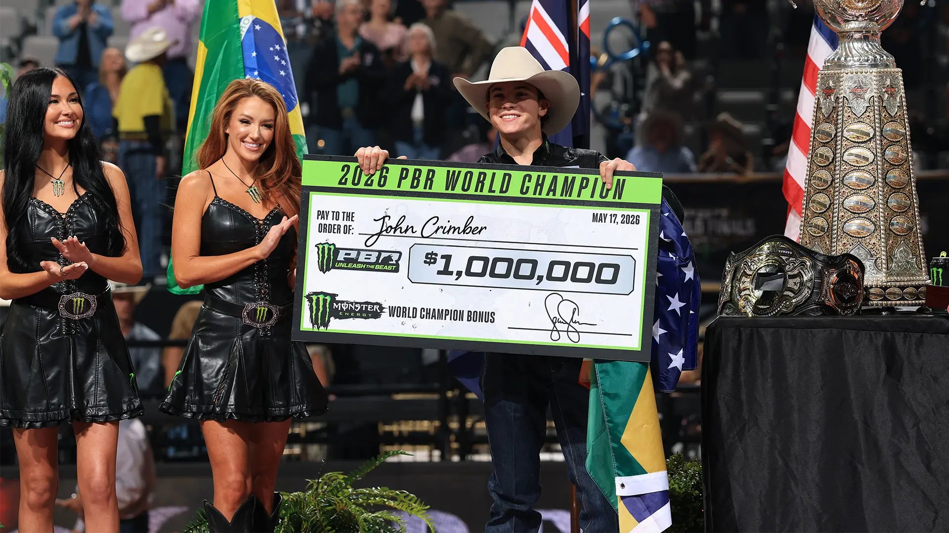 Filho de brasileiro se recupera e conquista título mundial de rodeio em touros da PBR
