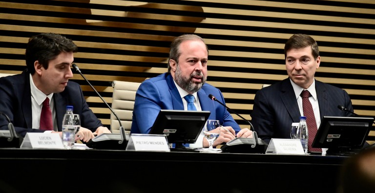 Governo deve decidir ainda em junho se aumenta mistura de etanol na gasolina