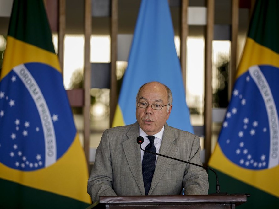 Which Brazilian criminal groups are involved in the dispute?