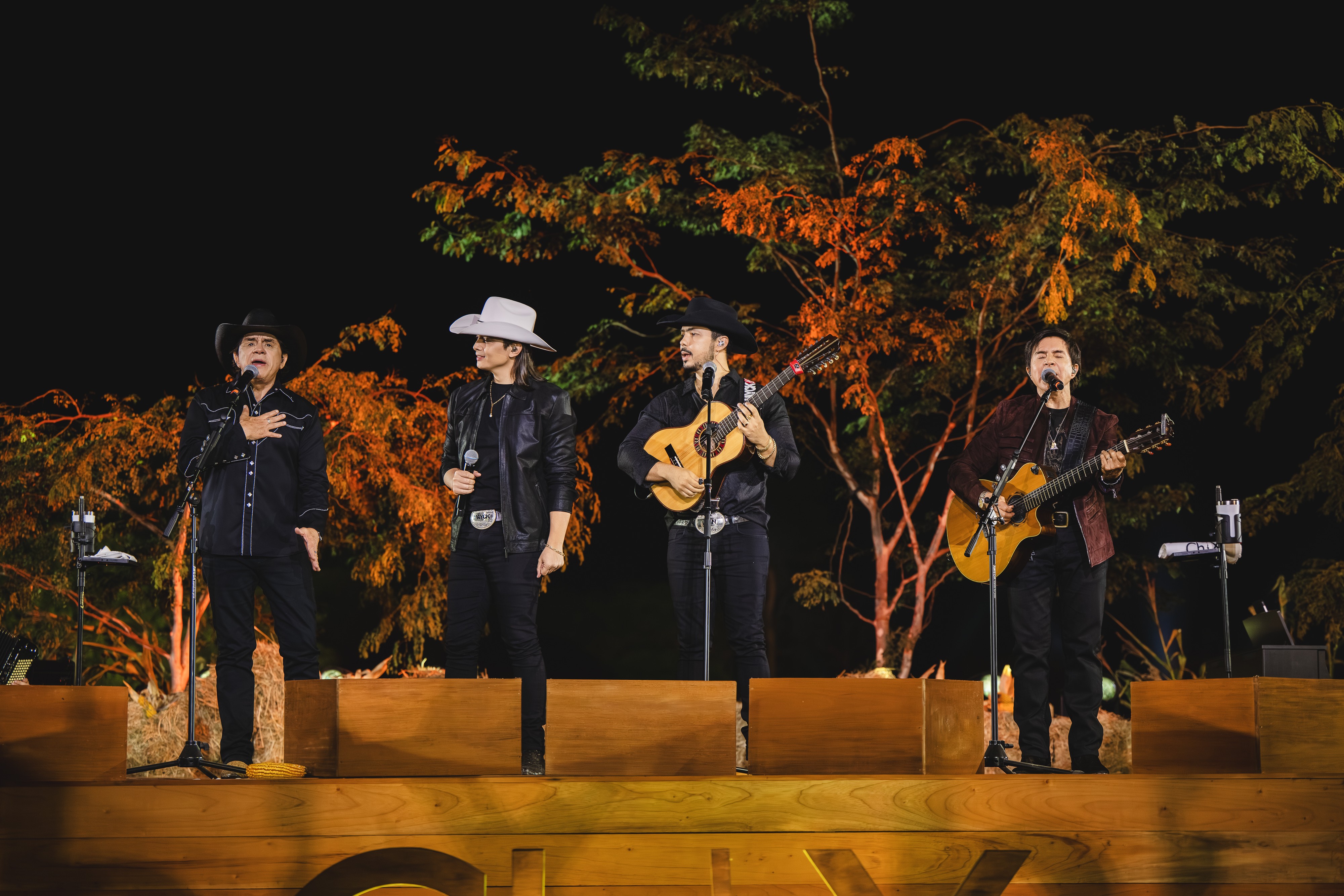 Chitãozinho e Xororó celebram suas origens com Meninos de Roça