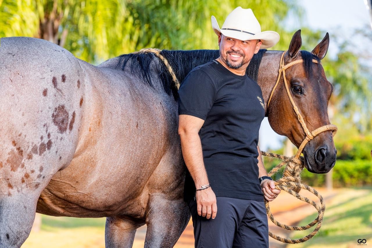 Apaixonado por cavalos, Xand Avião promove leilão da raça Quarto de Milha