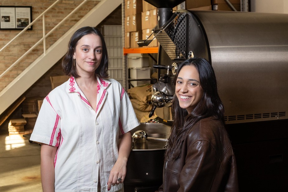 A partir da esquerda, Nadia Nasr e Julia Nasr, fundadoras da Café Por Elas