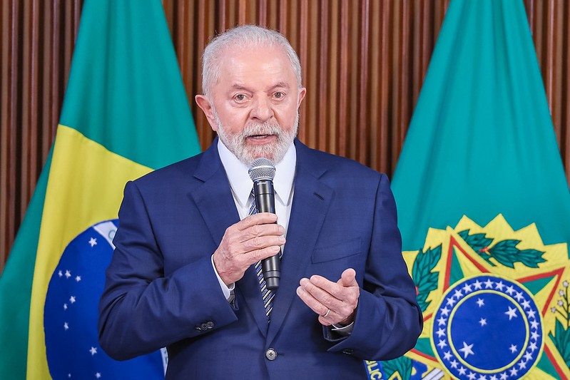 Lula nega estudos para criar o "vale-carne"