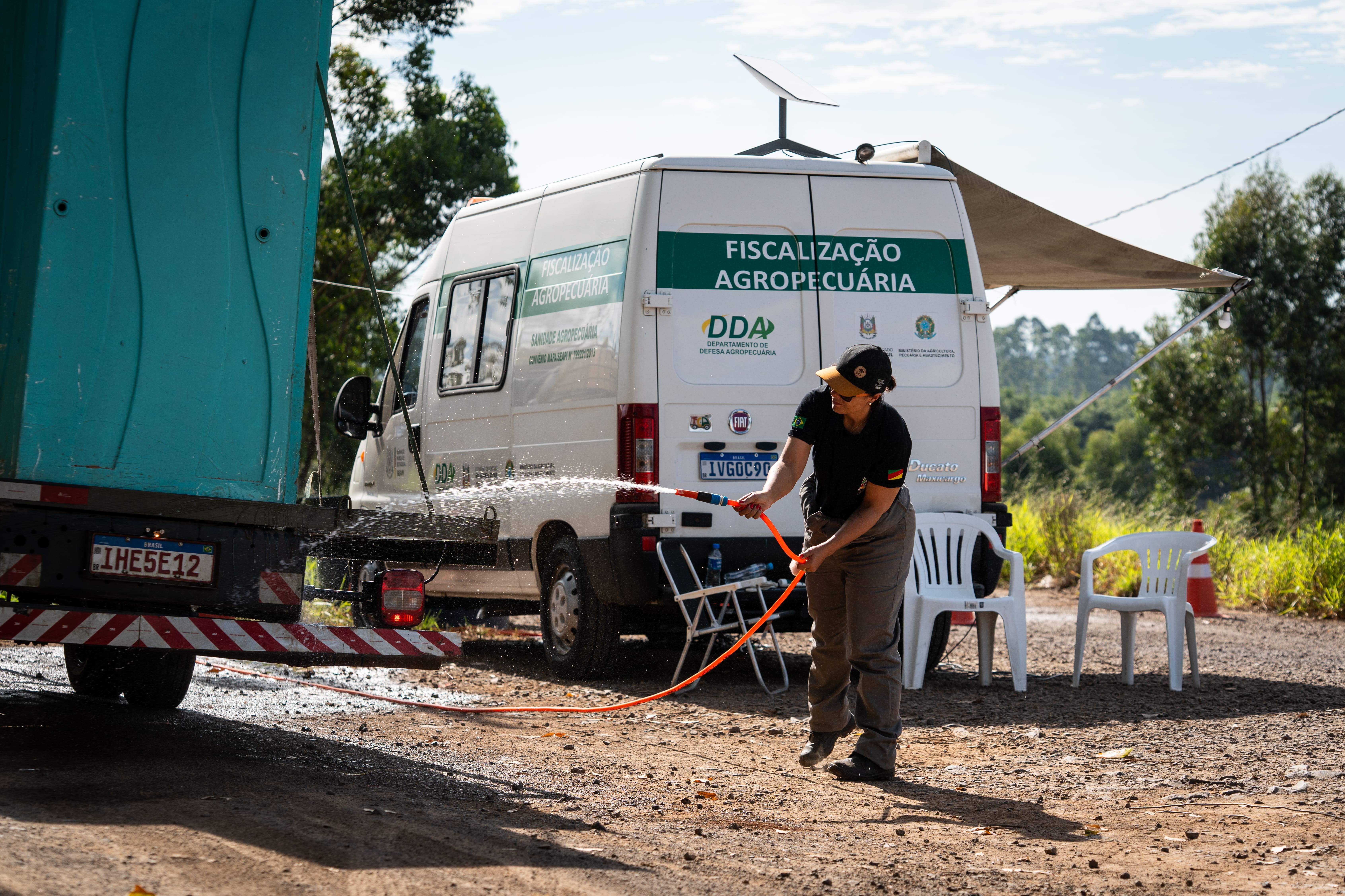 Governo e setor agro já estavam preparados para chegada da gripe aviária; ouça o comentário