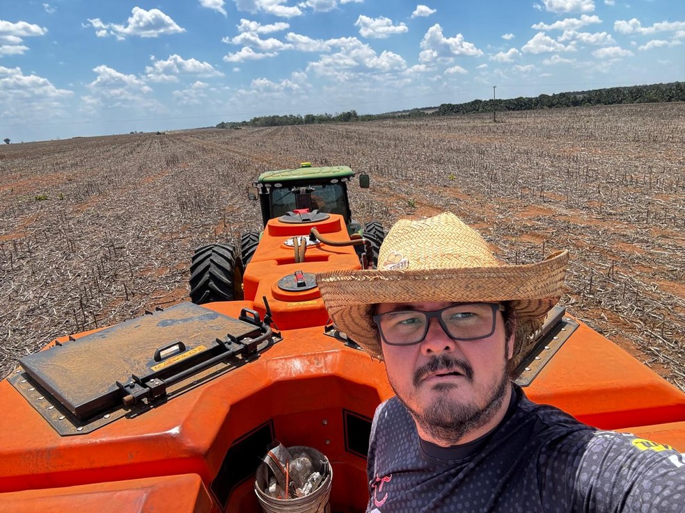 Alexsander Rudimar Borghetti, vê pessimismo com a safra após clima instável: “Temos talhões debilitados, com certeza terá perda de produtividade”, — Foto: Arquivo pessoal