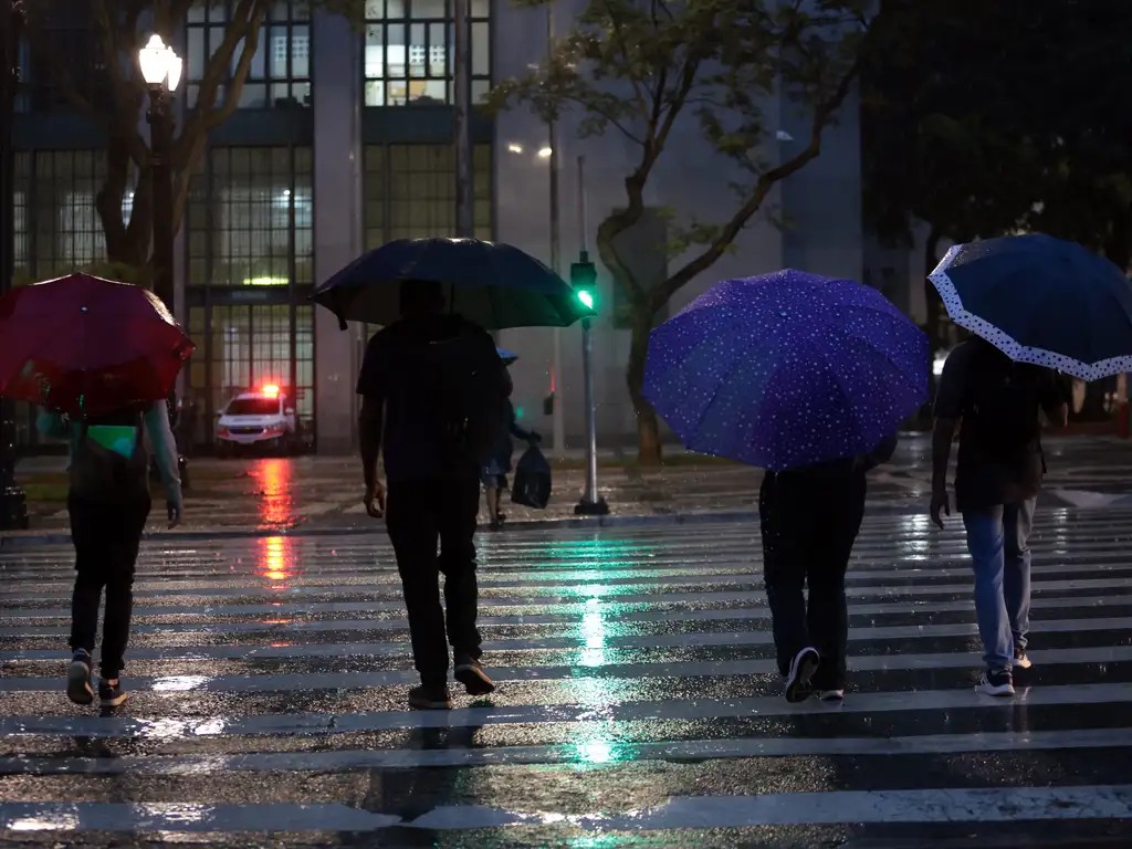 Sudeste e Centro-Oeste têm alerta vermelho para acumulados de chuva; veja a previsão