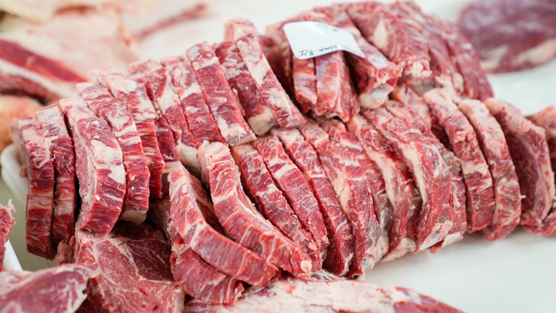 Produtores do PR pedem urgência contra barreira da UE às carnes no Brasil