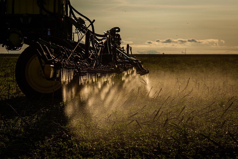 Área com aplicação de defensivos agrícolas cresce 9,2% em 2024
