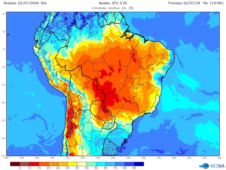 Projeção de umidade relativa do ar do modelo norte-americano para todo o Brasil na tarde desta segunda-feira