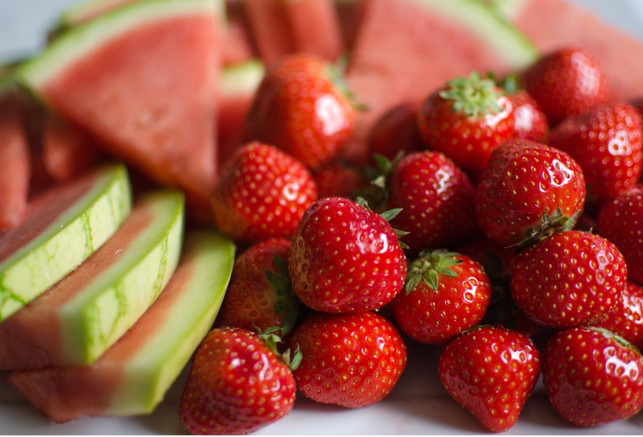 O termo “fruta” não é adotado cientificamente, e serve apenas para designar qualquer vegetal doce, suculento e comestível