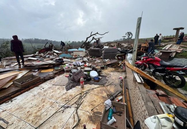'Sensação de impotência', diz produtor que filmou tornado no Paraná