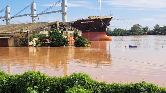 Altura do rio Guaíba deve se estabilizar, mas porto da capital gaúcha segue suspenso