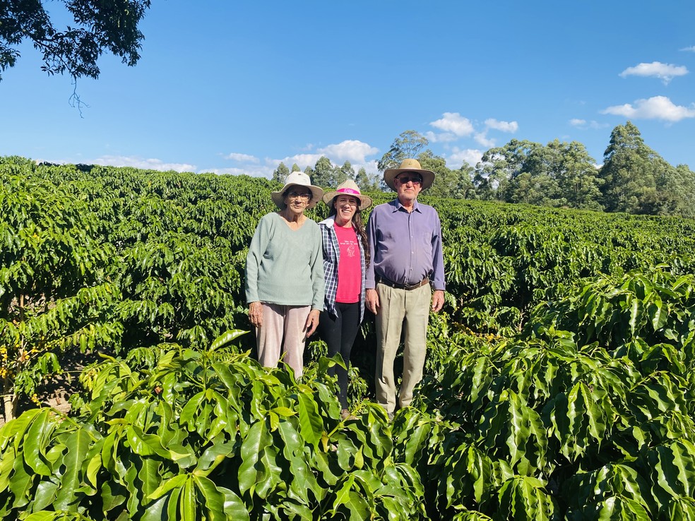 Celina Maria de Souza, Nira Souza e Edésio Luiz de Souza: a família persistiu na cafeicultura apesar de perder quase tudo para a geada de 1975 — Foto: Arquivo particular de Nira Souza