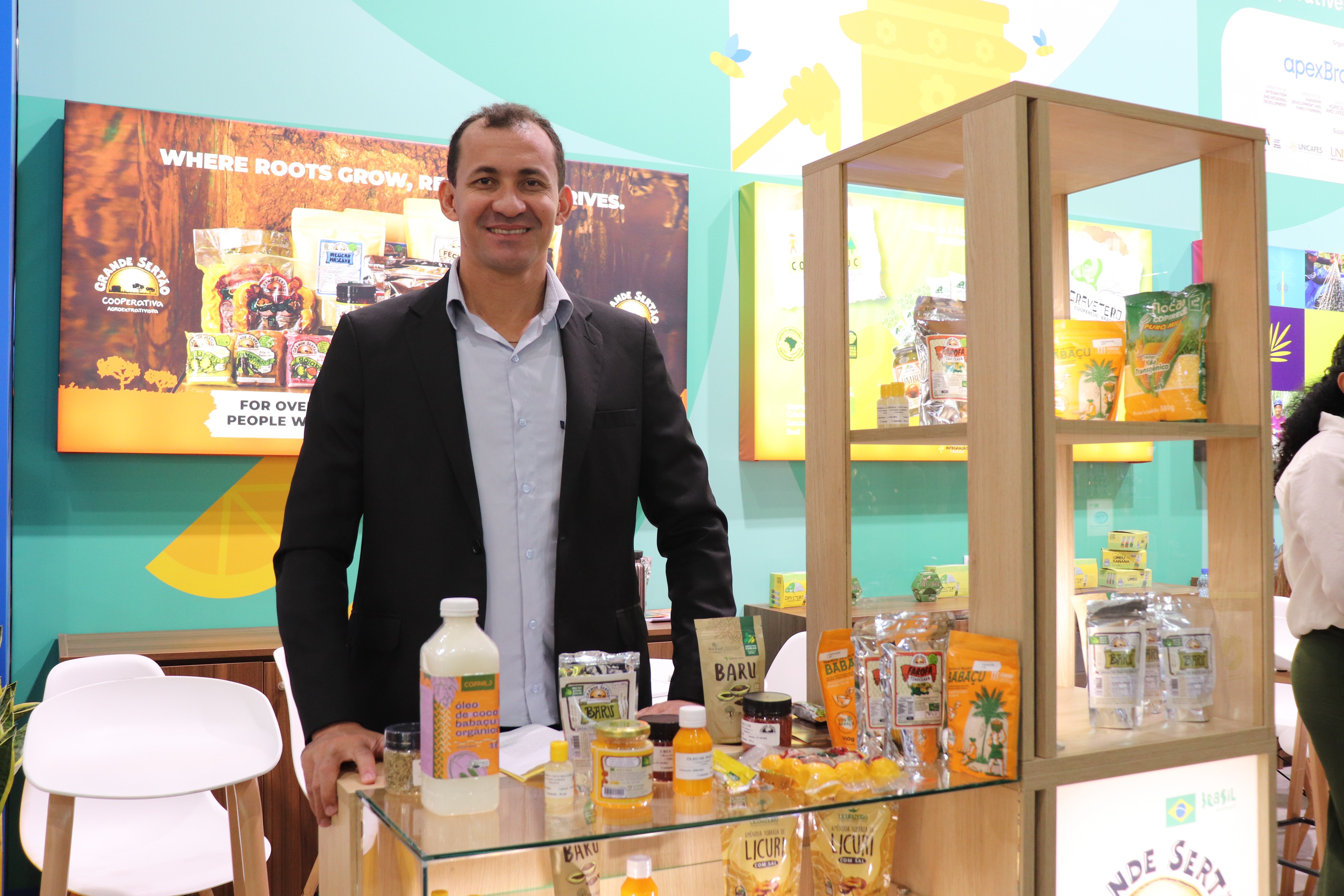 Agricultura familiar do Brasil mostra sua cara e quer ver quem paga na Sial Paris