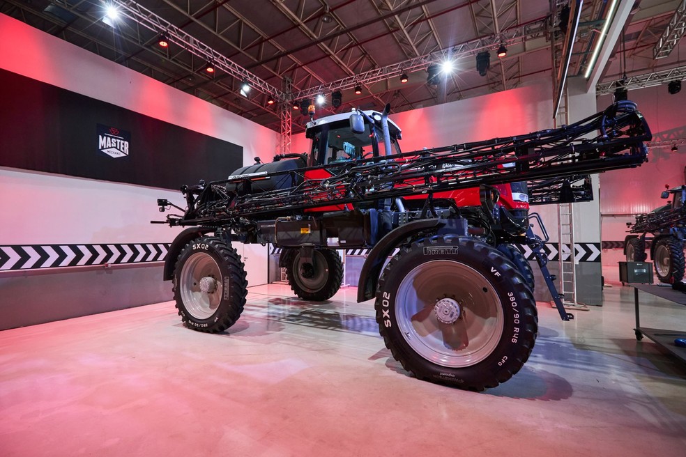 Pulverizador MF 530R foi a máquina utilizada em todos os desafios, inspirados em situações reais do cotidiano no campo — Foto: Divulgação