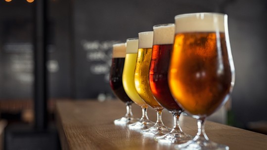 Inteligência artificial pode melhorar sabor das cervejas, diz estudo