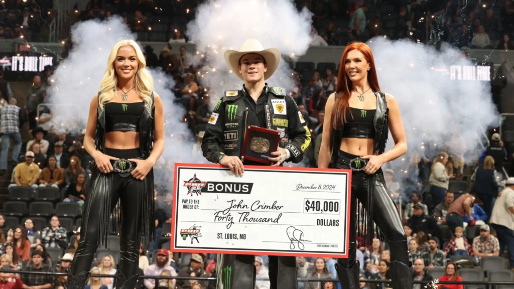 Mundial de rodeio em touros da PBR volta à arena em Nova York