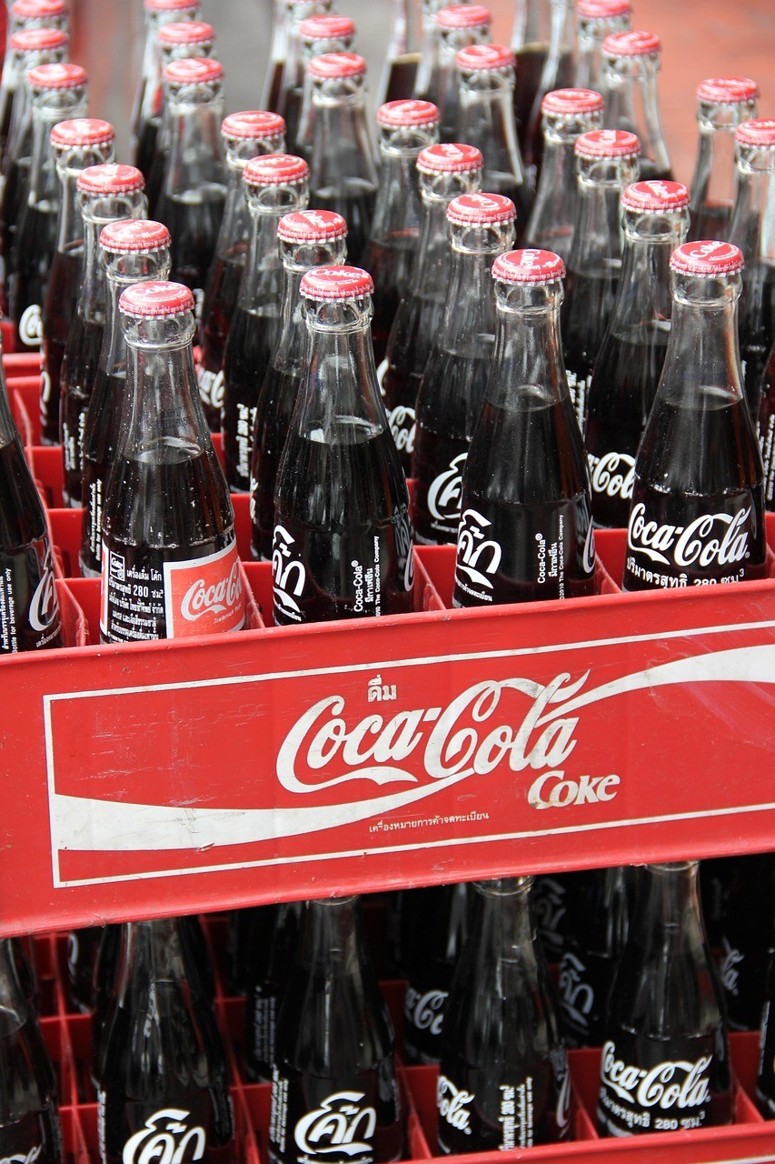 Coca-cola 'atende' Trump e anuncia receita com açúcar de cana