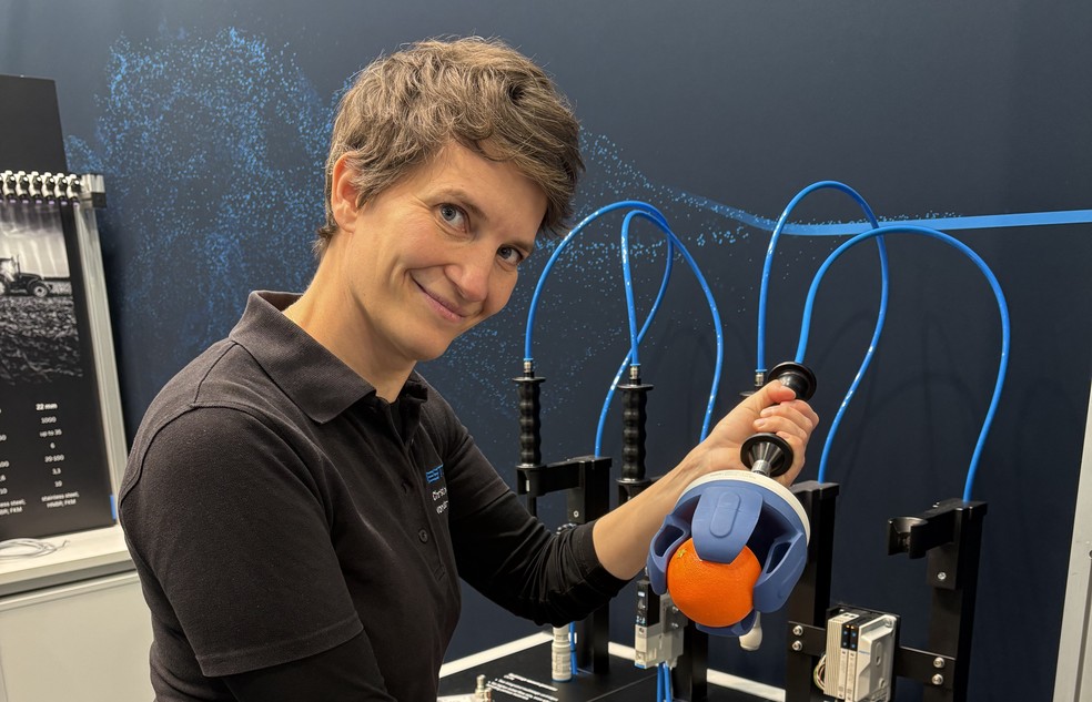 Destaque apresentado pela Festo foi o “soft gripper”, estrutura pneumática feita para imitar o toque humano — Foto: Daniel Azevedo Duarte