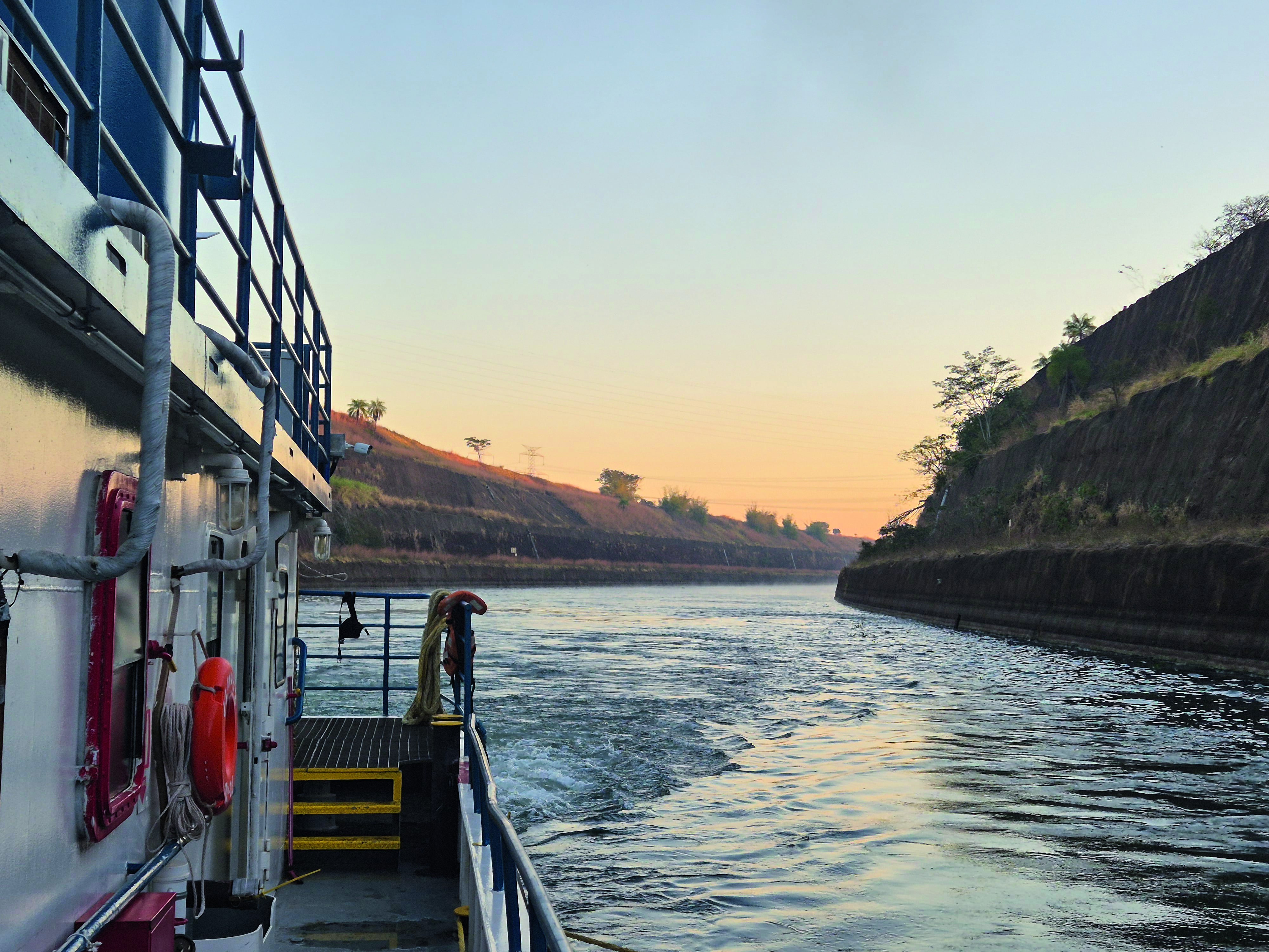 Sobre as águas: como é o cotidiano em uma embarcação na Hidrovia Tietê-Paraná