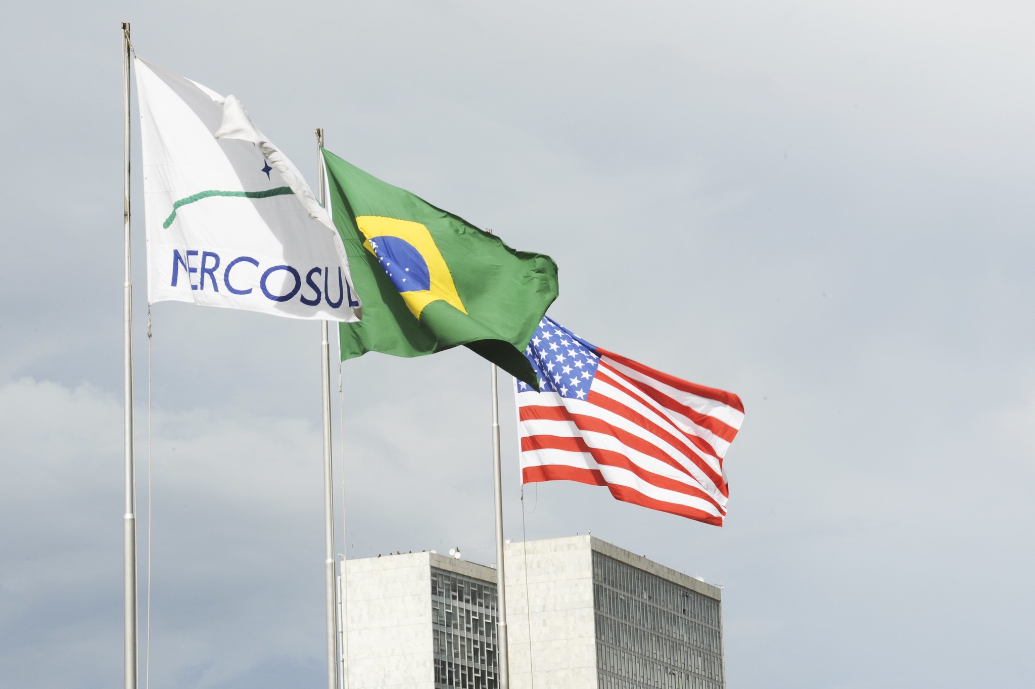 No Parlamento Europeu, agora apoio ao Mercosul e críticas aos EUA