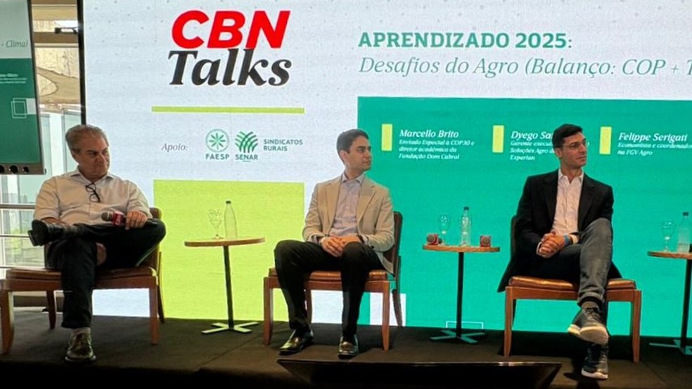 Marcello Brito (Fundação Dom Cabral), Dyego Santos (Serasa Experian) e Felippe Serigati (FGV Agro) no CBN Talks Agro 2025 — Foto: Daniel Azevedo Duarte