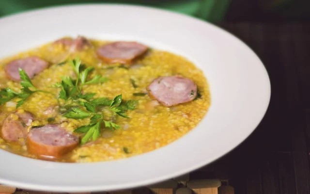 Delícia caipira: aprenda a fazer canjiquinha com costela suína