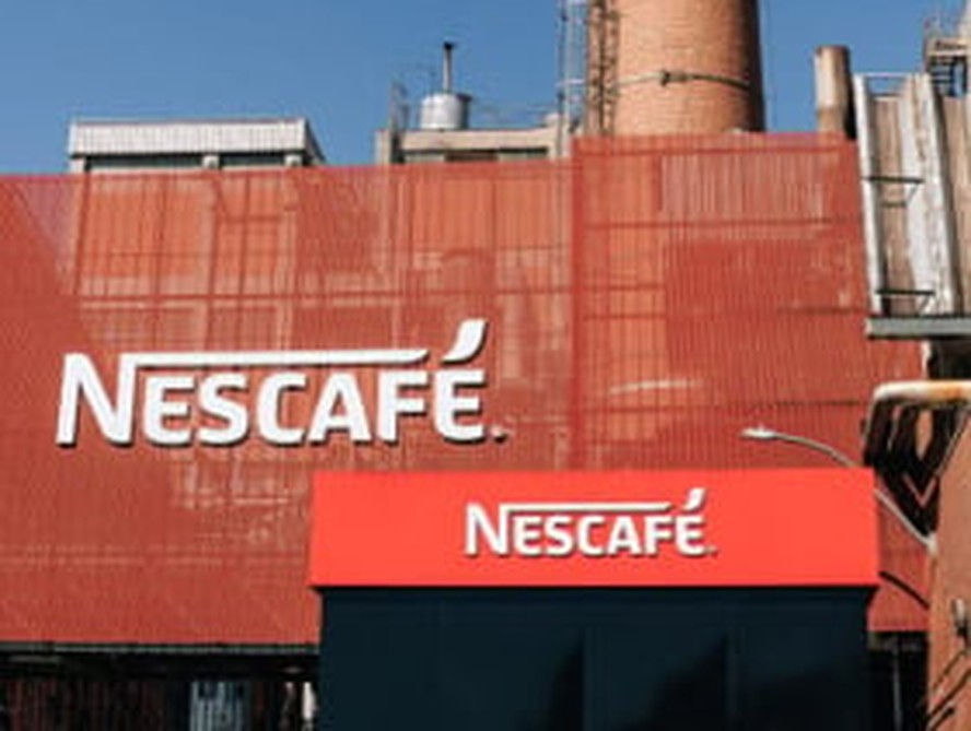 Fábrica da Nestlé em Araras produz café solúvel para o Brasil e outros 57 países